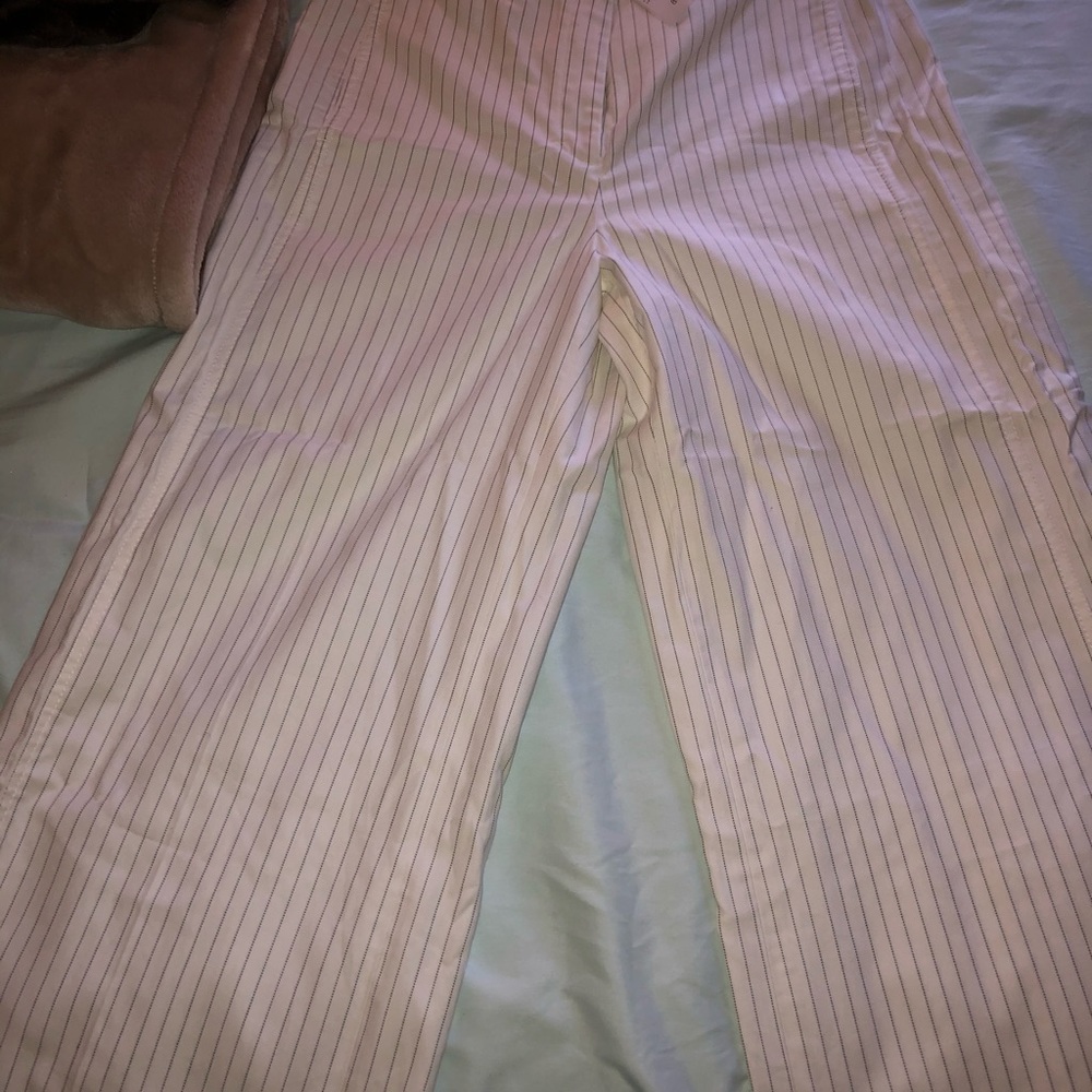 High Rise - Wide Leg Capri - Picture 2 of 4